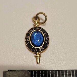 VTG 2002 New York City The Bay Academy IS98 School Pendant Sapphire Gold Colors